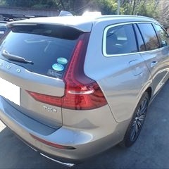 ボルボのV60（DBA-ZB420）：傷の修理方法と費用　右リアフェンダー、右リアバンパーの板金、塗装