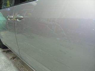 トヨタのヴォクシー（TA-AZR65G）：傷の修理方法と費用 左スライドドア、左クォーターパネル板金、塗装  作業工賃150